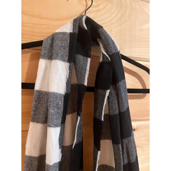 NWT Old Navy Buffalo Plaid Scarf - Picture 2 of 4